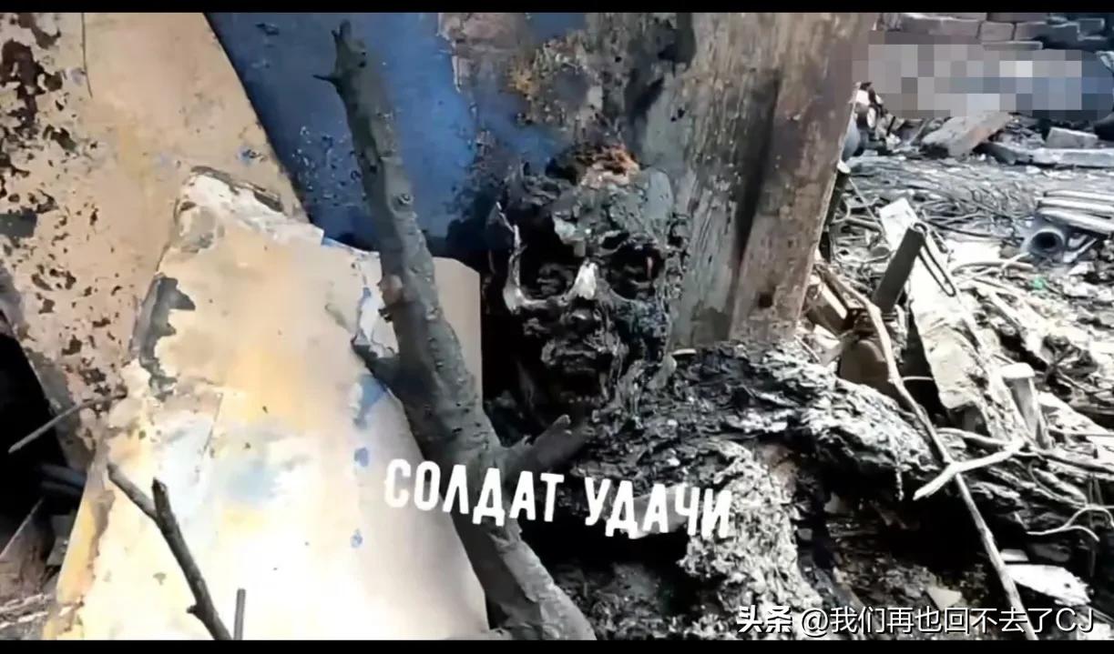 外媒曝光：乌军据点被温压弹轰炸后的恐怖效果。
温压弹爆炸时，在其爆炸范围内，人体