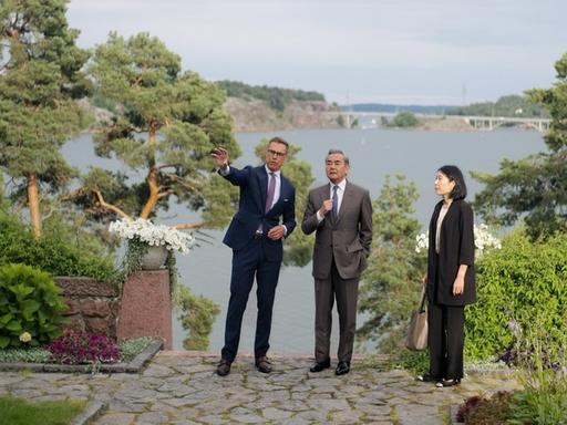 为啥北欧四国偏偏愿意亲近中国？反观不少欧洲国家无脑追随美国搞脱钩实在糊涂！王毅出