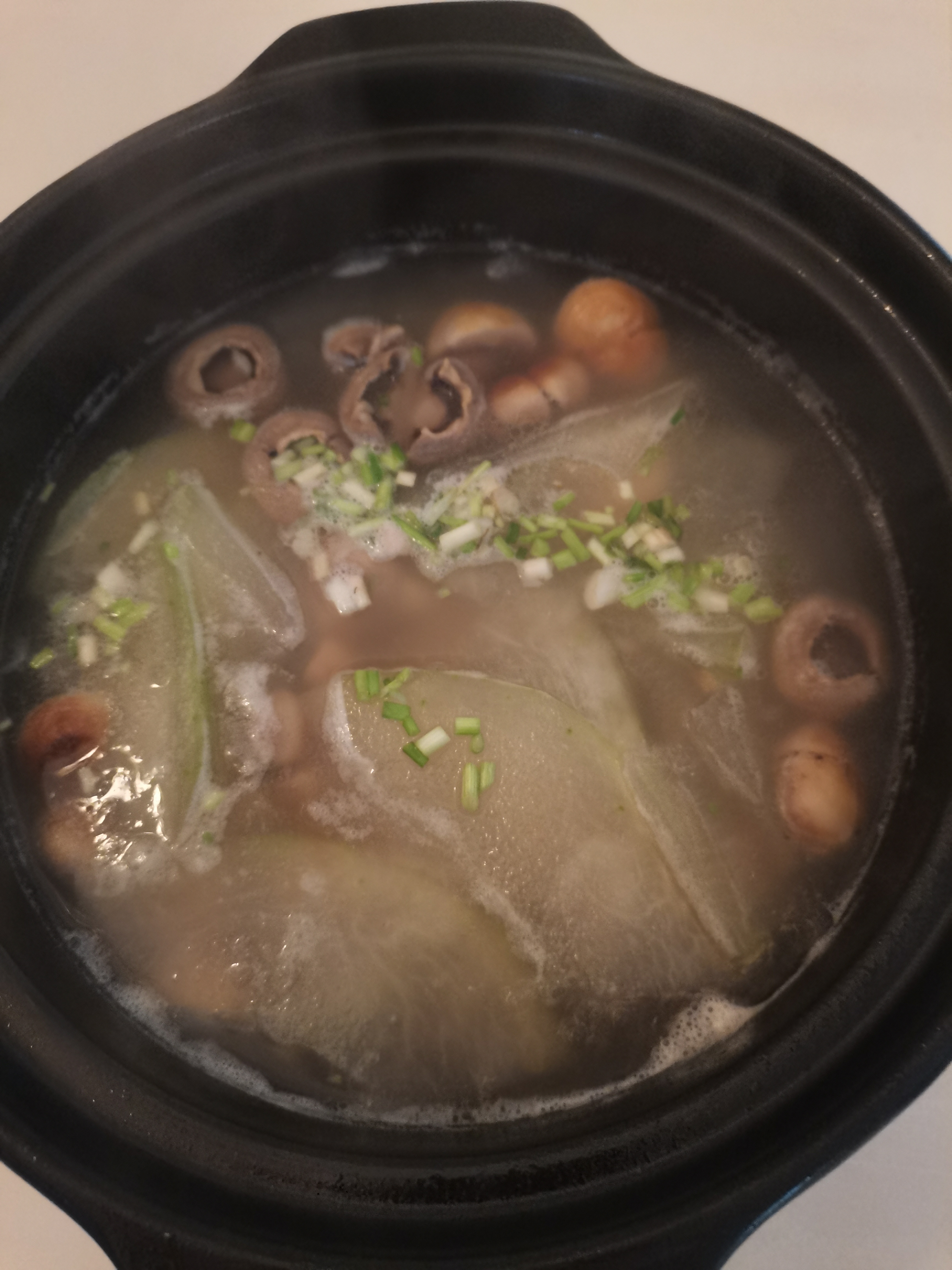 口蘑冬瓜虾仁汤，鲜掉眉毛啊，我和闺女俩干完生活手记