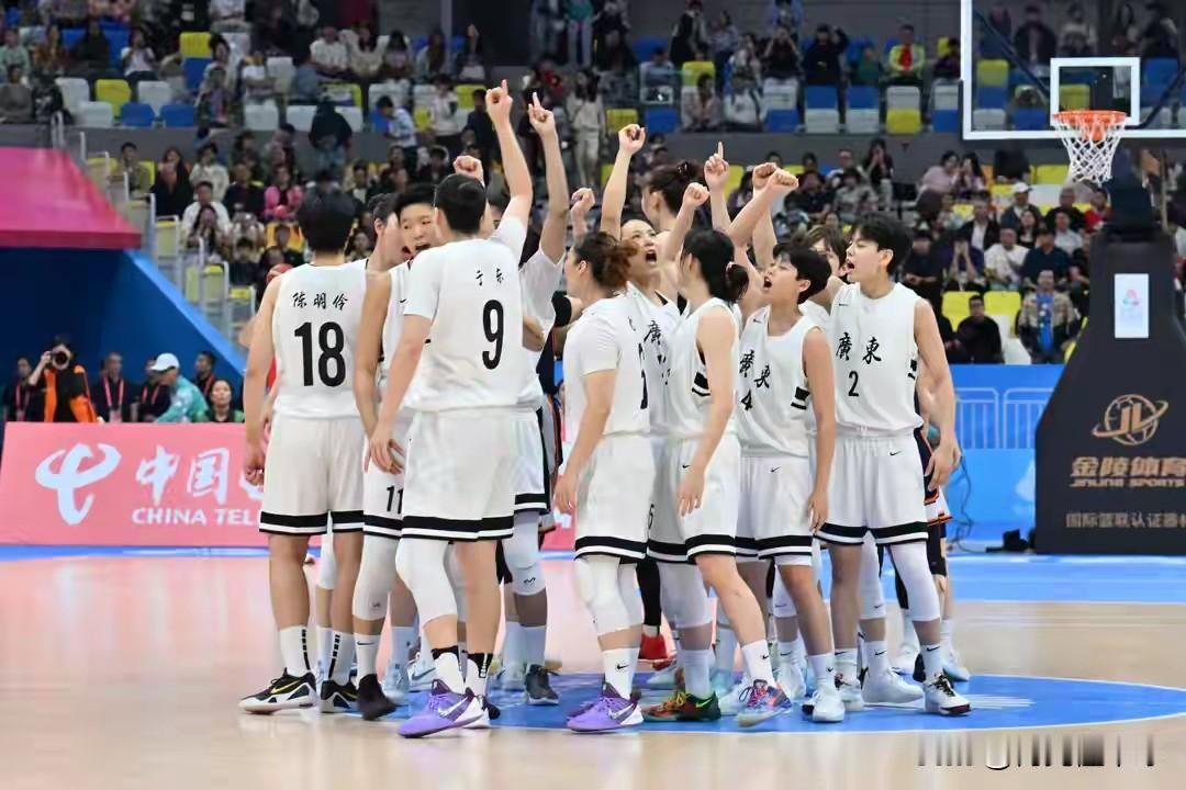 全运会女篮决赛广东VS四川复盘，国手云集神仙打架，广东女篮技高一筹夺冠！

第一