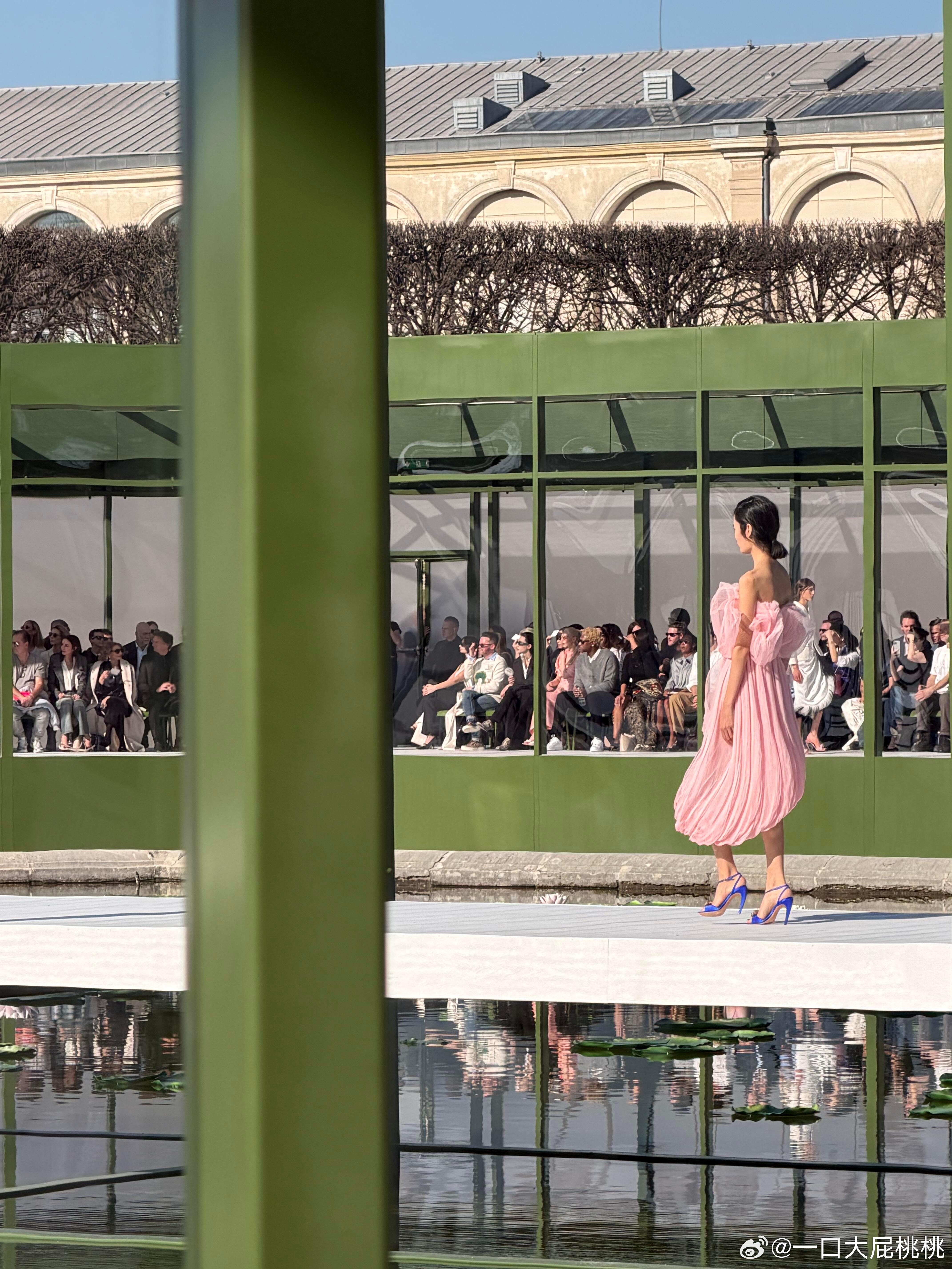 Dior26秋冬开始发布，感觉有点美啊诶Dior大秀巴黎时装周