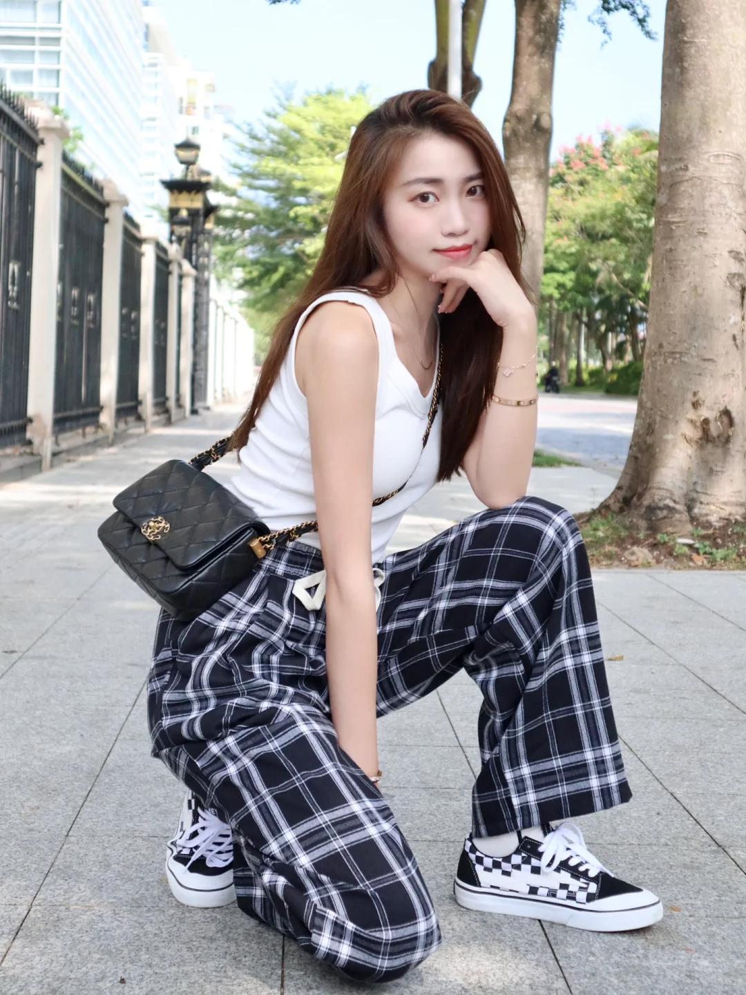 #夏日生活打卡季#👖复古回潮，阔腿格子裤来袭！这款神器不仅藏肉显瘦，更是懒人时
