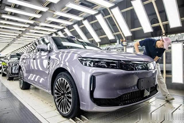 岚图双工厂火力全开 好消息！8月11日，岚图汽车黄金工厂与云峰工厂协同生产，火力