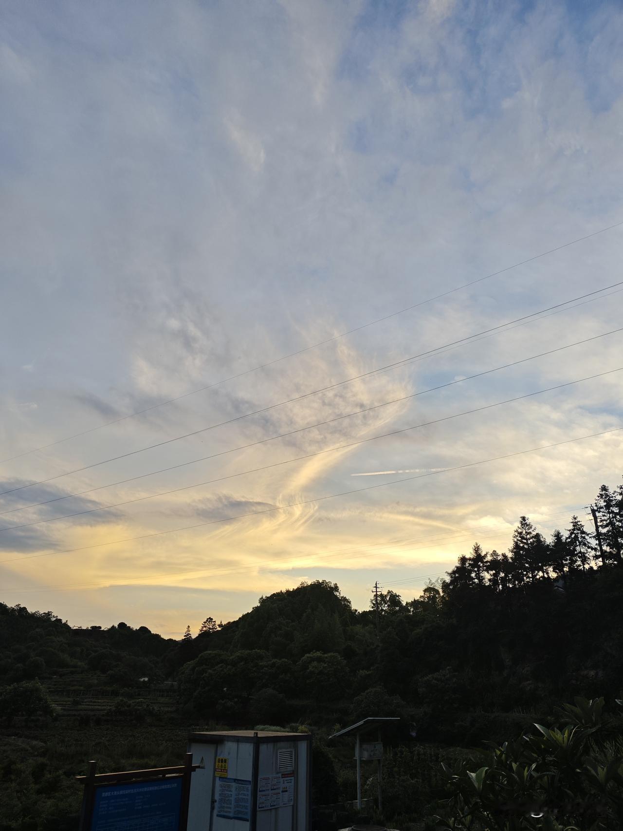 特朗普刚走普京就来是巧合吗 特朗普刚走普京就来，这时间节点很难不让人多想。特朗普