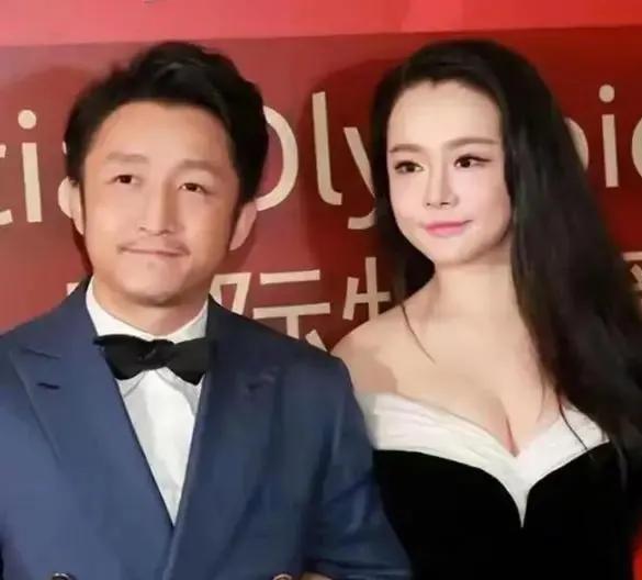 邹市明和冉莹颖两人的婚姻基本是离婚收场。
两人因创业亏损超两亿，冉莹颖在节目中，