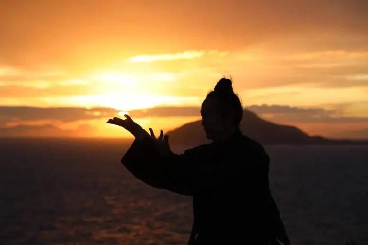 简单讲气虚和阳虚的区别

先举一个例子。比如我们做饭使用的天然气，在煤气管道中，