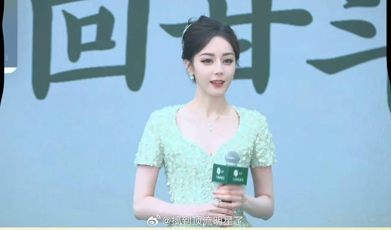 这个迪丽热巴怎么美成这样[舔屏][舔屏][舔屏] ​​​