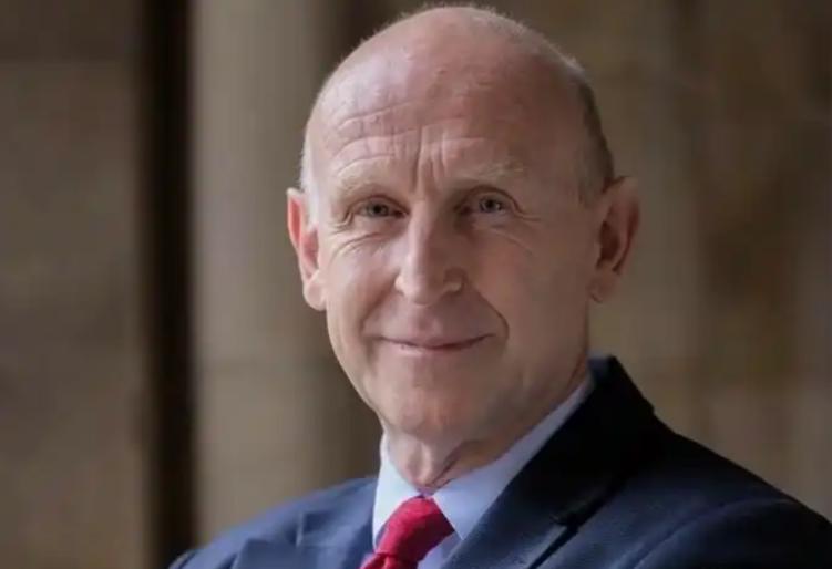 英国把话挑明了！国防大臣约翰·希利曾表示，一旦台海局势进一步升级，英国不排除对中