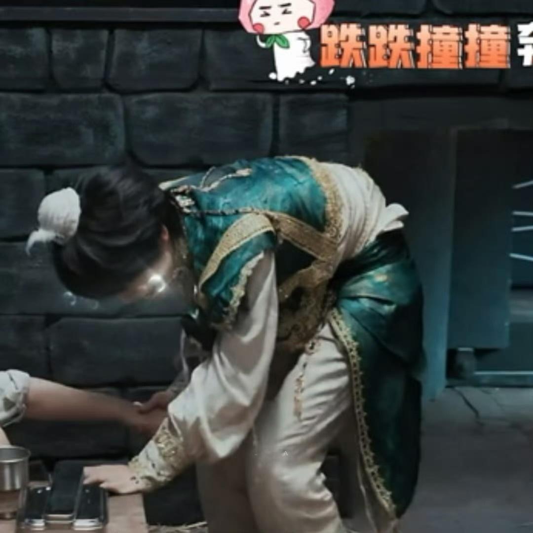 陈哲远一转头张真源不见了张真源需要哄陈哲远笑不活家人们！张真源游戏策略守陈哲远，