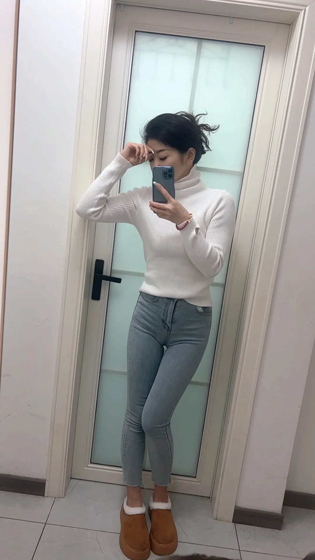 如今发自内心真正感到快乐的有有几个呢，人都是贪婪的，总会觉得不够