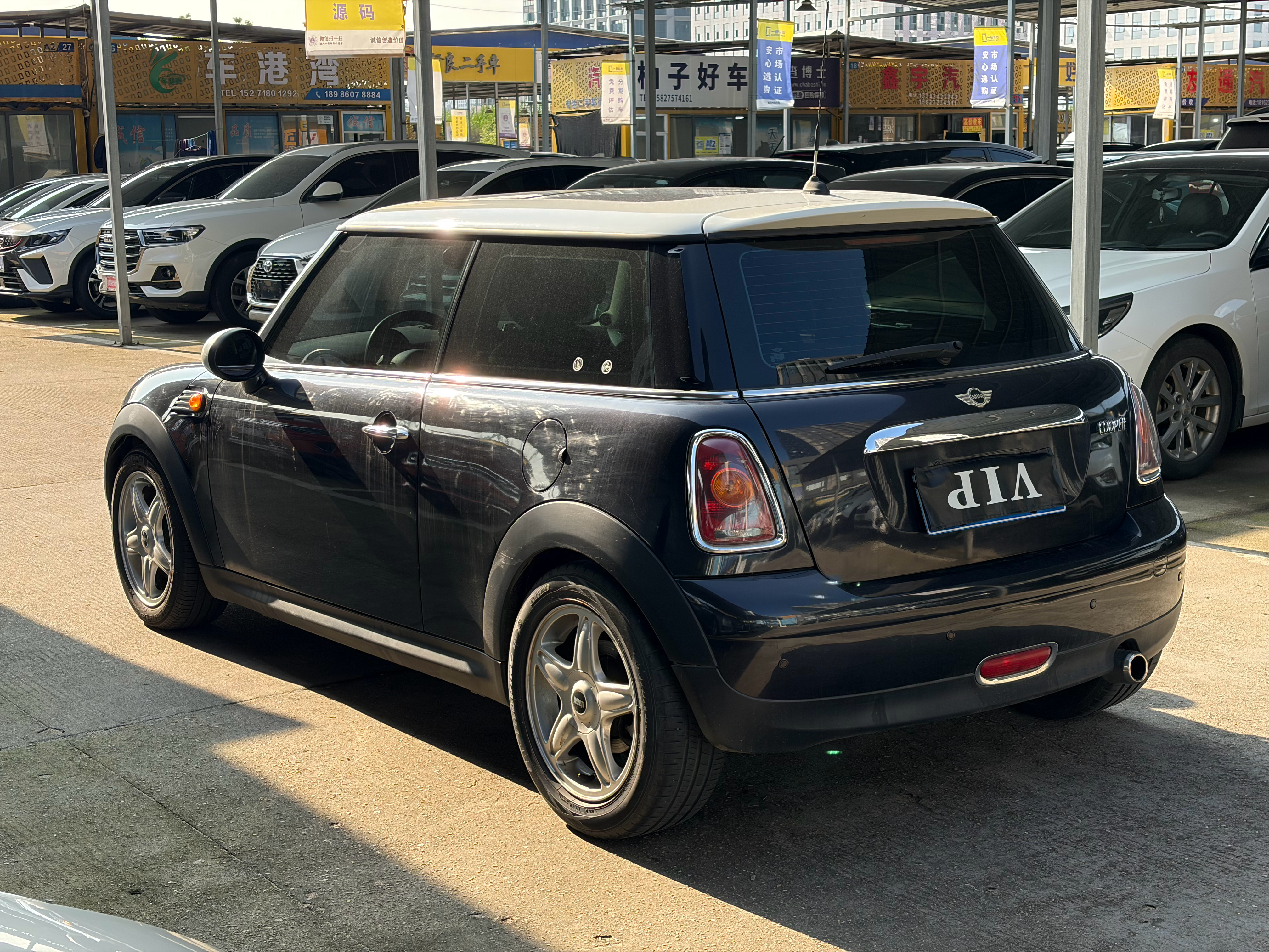 去年卖出去的MINI，现在客户练完手了要换新车。08年MINI 1.6L Exc