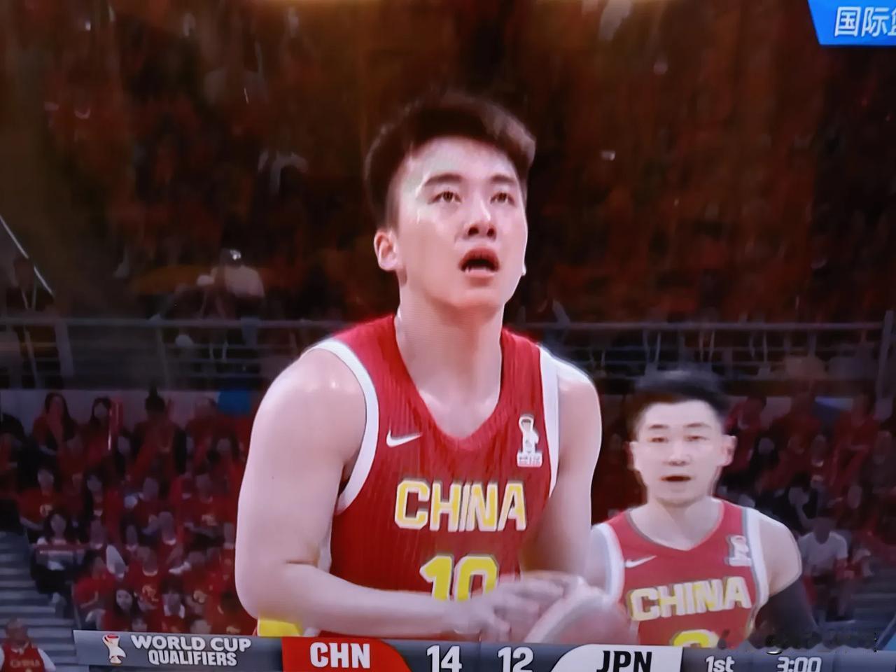 王俊杰和杨瀚森双剑合璧，太惊艳了！   
      国际篮联世界杯预选赛，中国