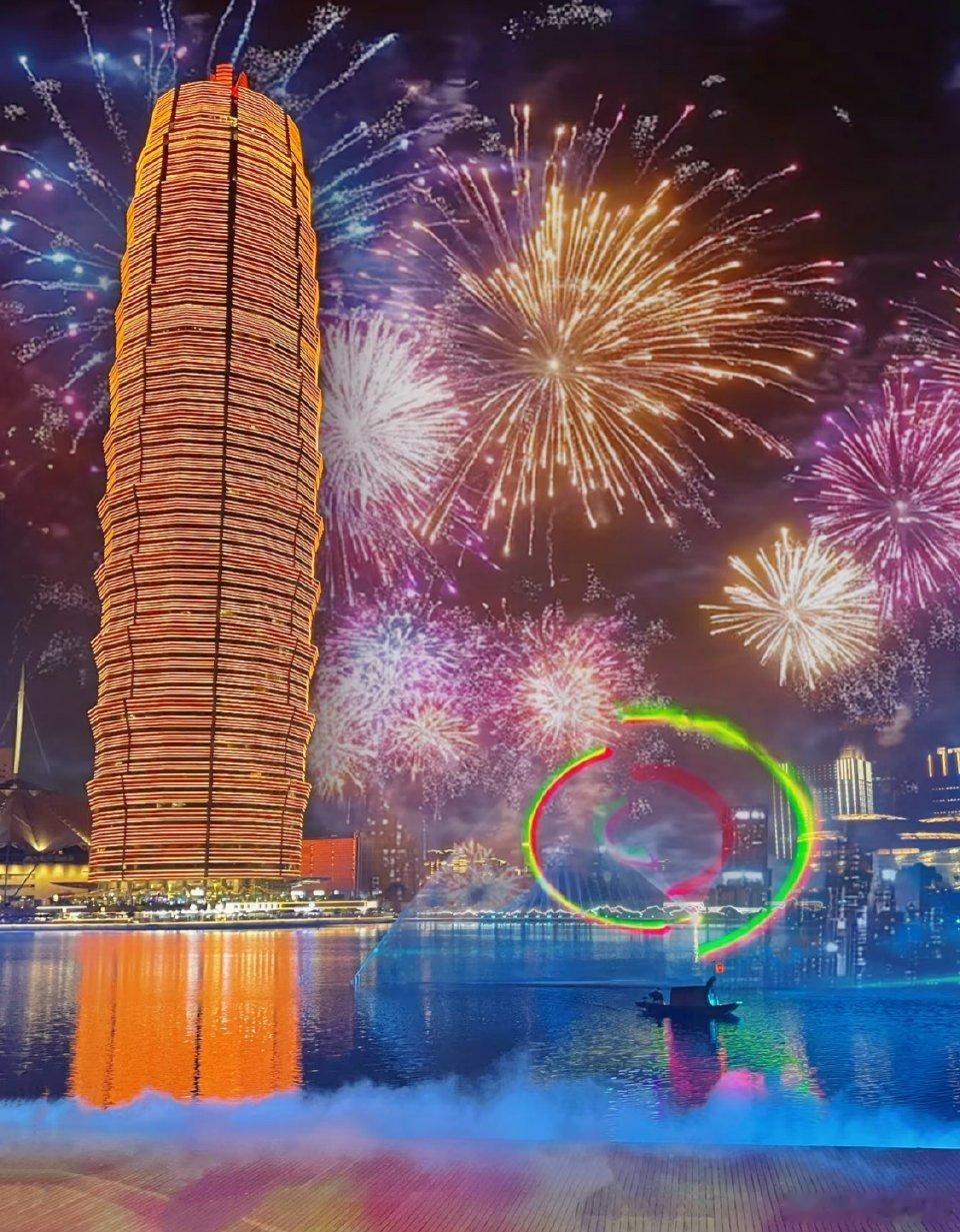 越来越多年轻人开派对庆祝新年 每年开派对庆祝新年，逐渐成为年轻人的潮流。和朋友一