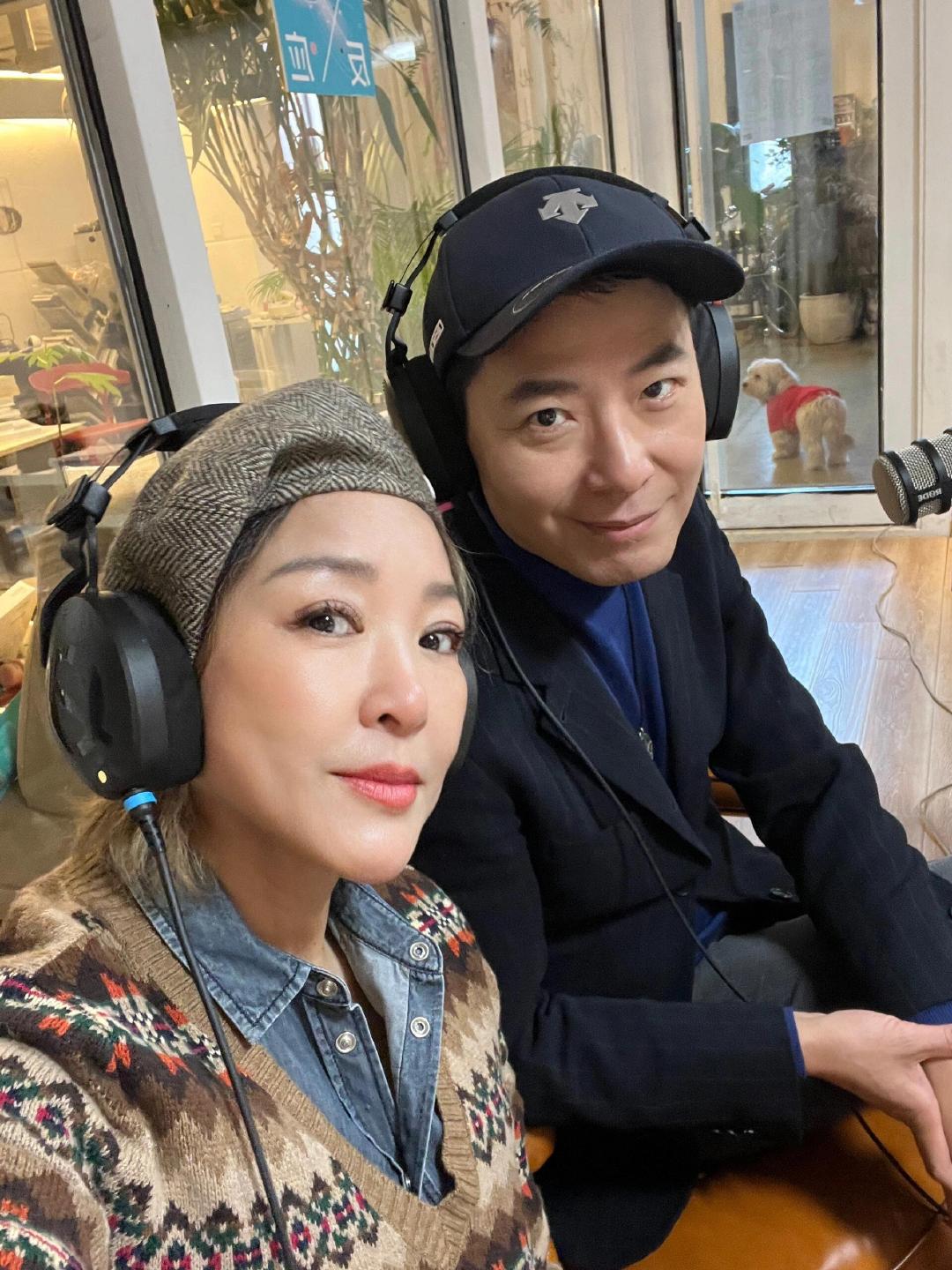 李静戴军互为紧急联络人快乐老家 紧急联络人，戴军填了李静，李静填了戴军。事后一对