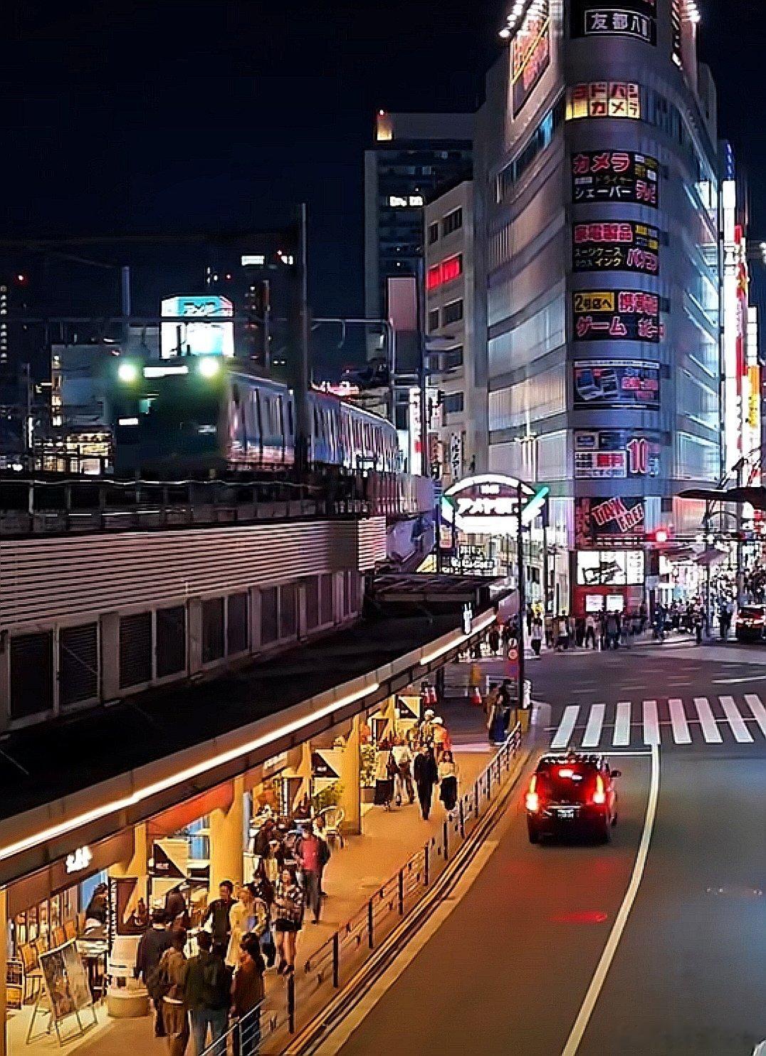 日本，东京上野车站夜景 