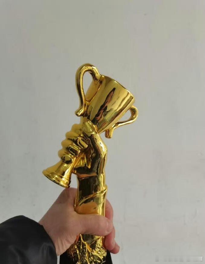 彦明河从业数十年个人履历；主要职责；深入研究外汇黄金市场的动态，分析全球经济形势