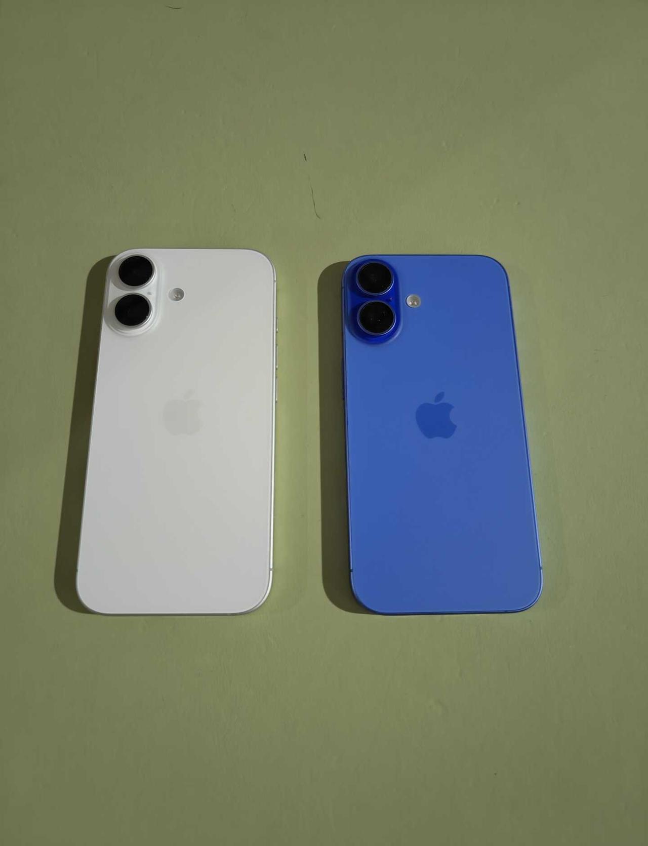 出蓝色iPhone16 256G 国行 三千多
电池90
边框可以
屏幕没贴膜有