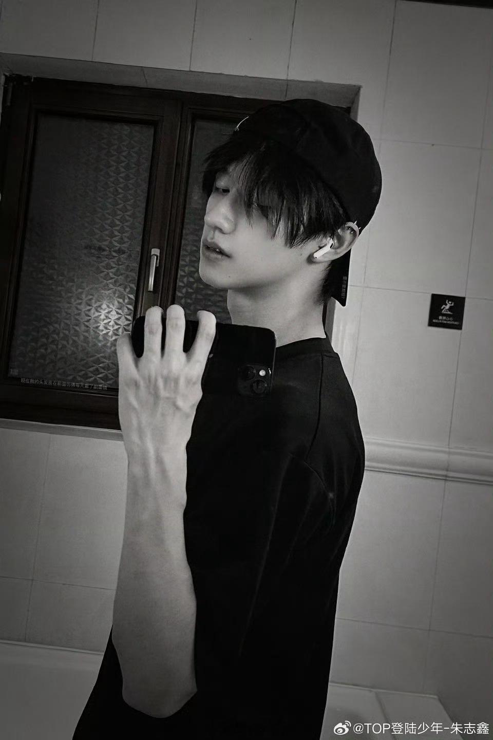 朱志鑫的男友力  在男明星里数一数二了 [舔屏] ​ ​​​