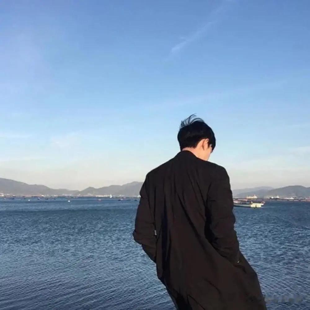 我曾经与前妻结婚并为她开了一家小超市。在她怀孕后，我买了一套房子，房产证上只写了