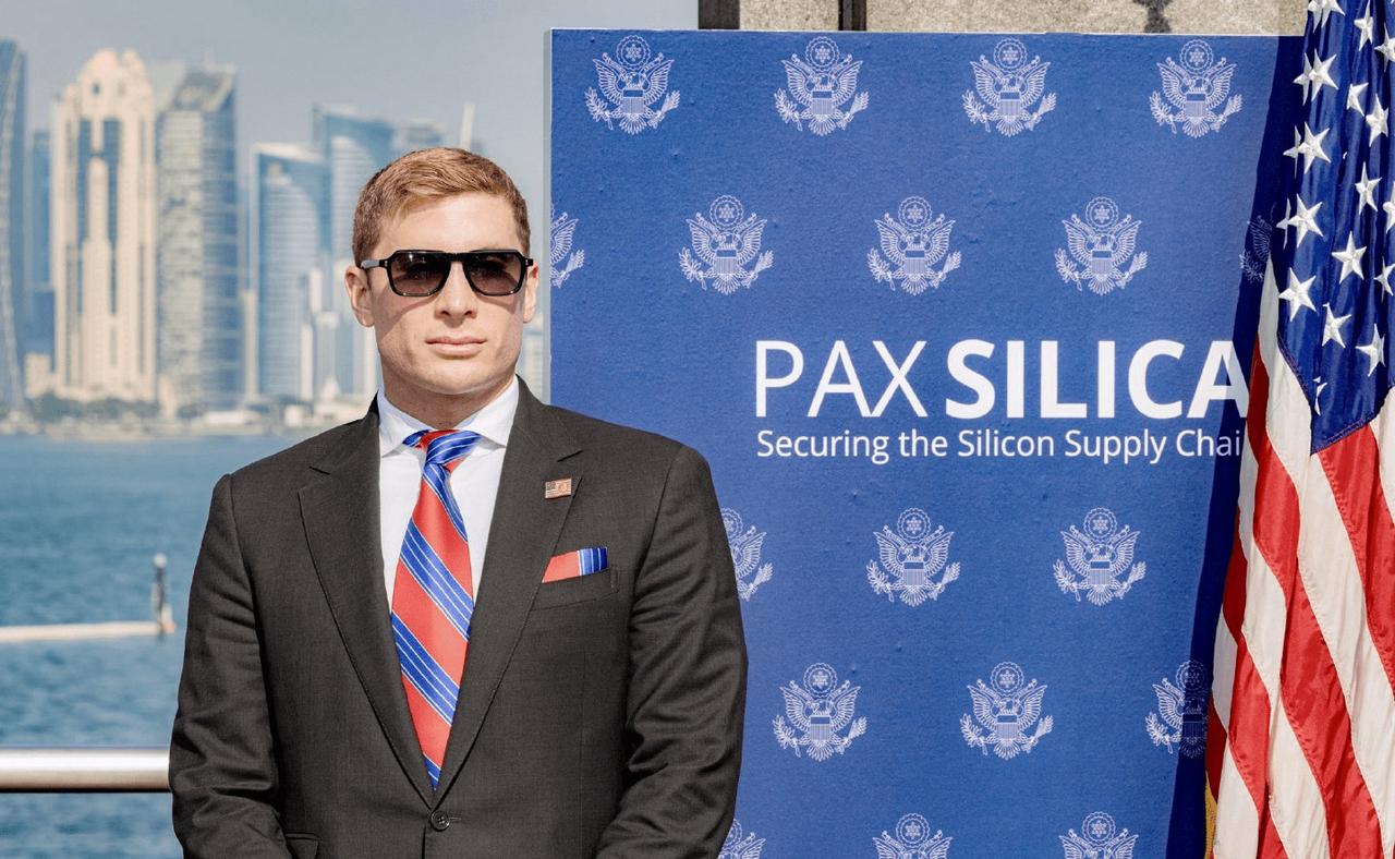 印度今天正式加入了一个叫“硅和平”的联盟。

签约仪式在2026年印度人工智能影