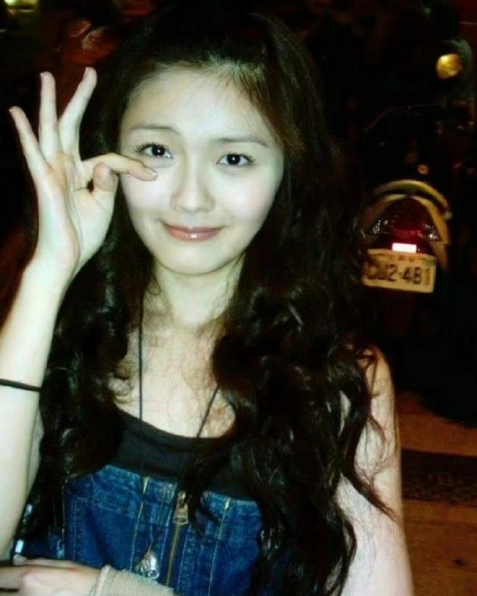 一年365日，风霜刀剑严相逼，卖惨会影响气运，坚强才能逆天改命。
大S嫁给汪小菲