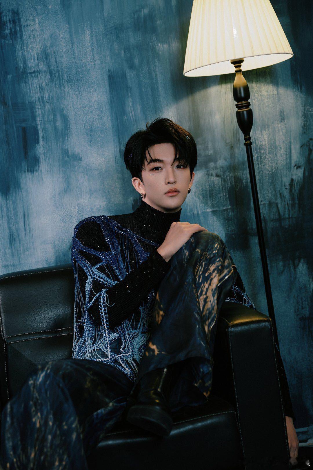 黄子弘凡愿与愁丝滑真假声一听入魂！他的嗓音在真假声间自由穿梭，每一句都是听觉的极