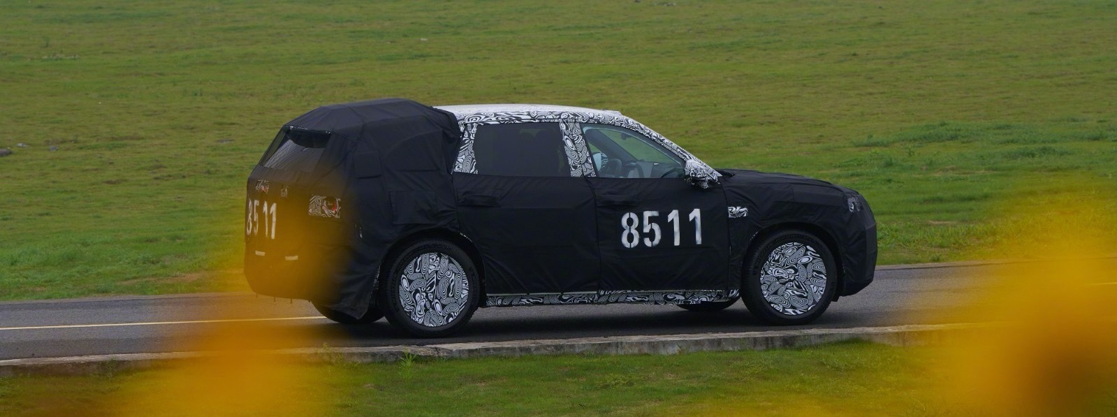 极氪8X这种谍照出来，说明开始进入宣发期了，价格很重要，9X撑的起50万价格，8