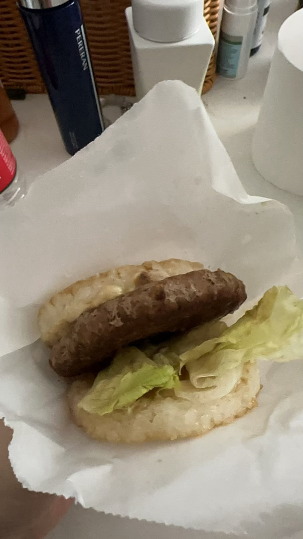 德克士的牛肉米汉堡去芝士，还蛮好吃的，也挺干净，没有大酱大料大油盐。 ​​​