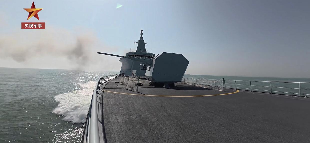 新入列的055万吨大驱所搭载的武器系统