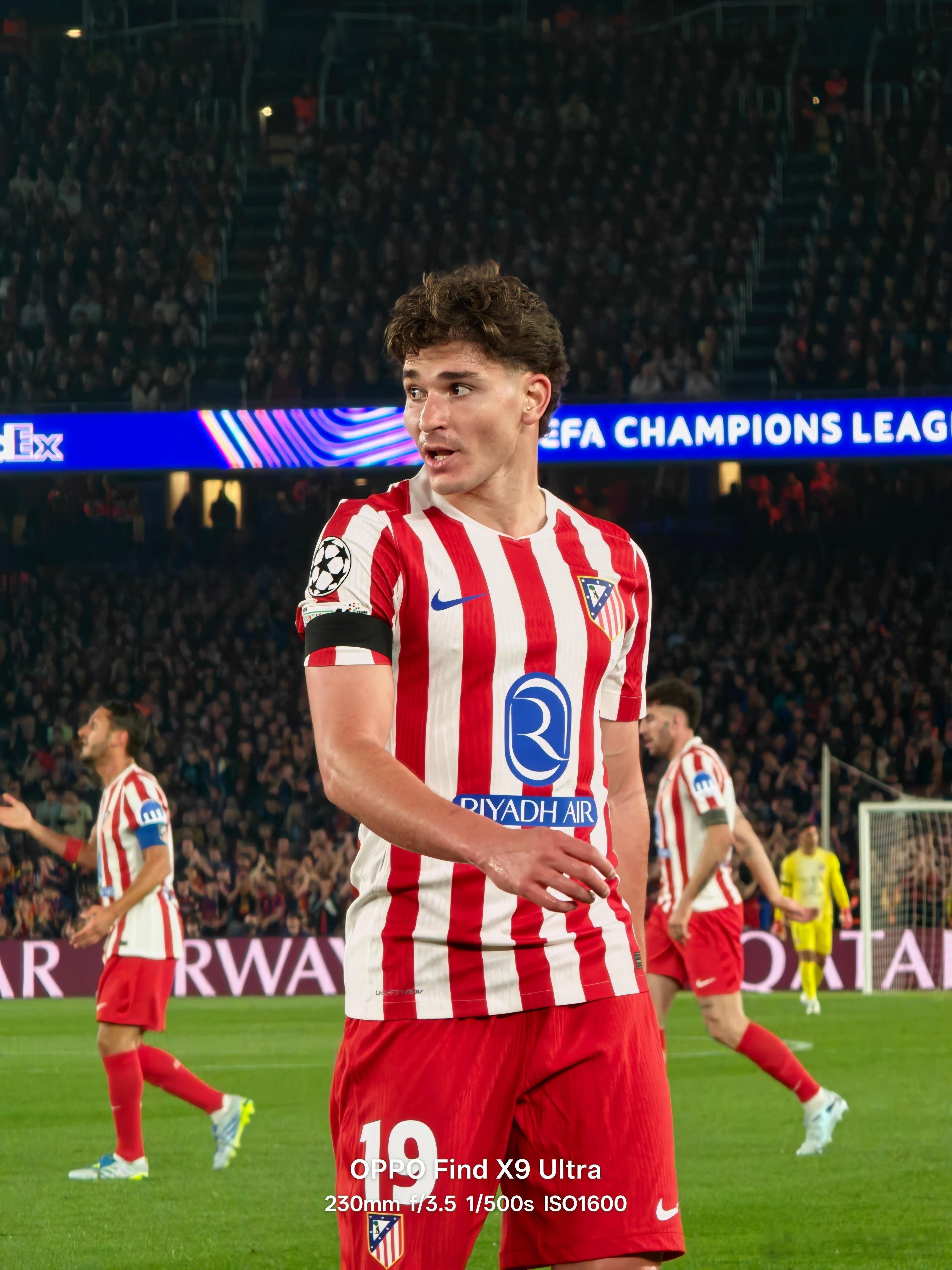 10x天眼长焦下的欧冠赛场，是真的清晰啊，山顶也是VIPOPPOFindX9Ul