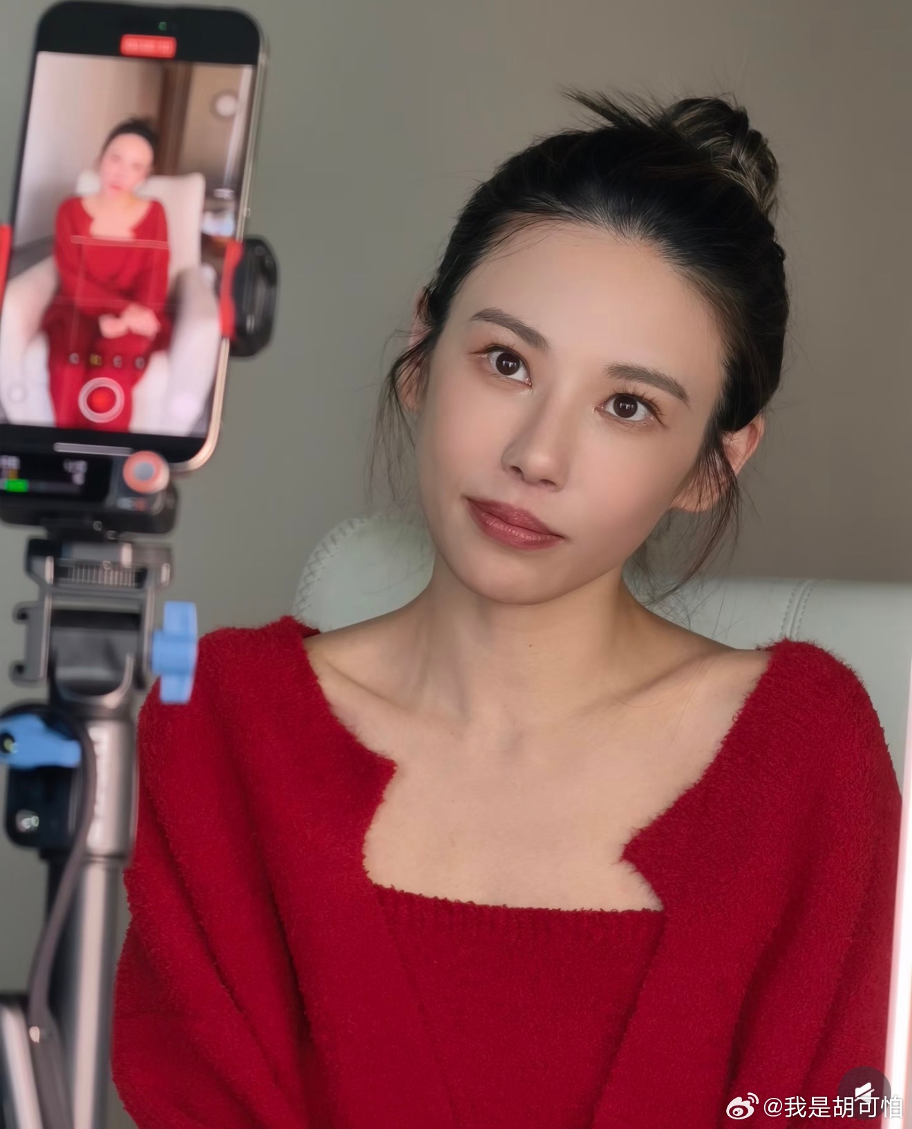 葛夕早期原生脸温婉大气，自带闽南女生的清纯辨识度，do鼻子后虽然变美了，但是总感