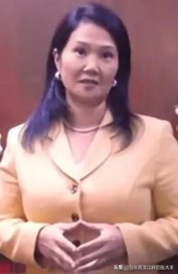 藤森庆子当选秘鲁共和国总统。

藤森庆子的父亲 —— 阿尔韦托 · 腾森 （ 一