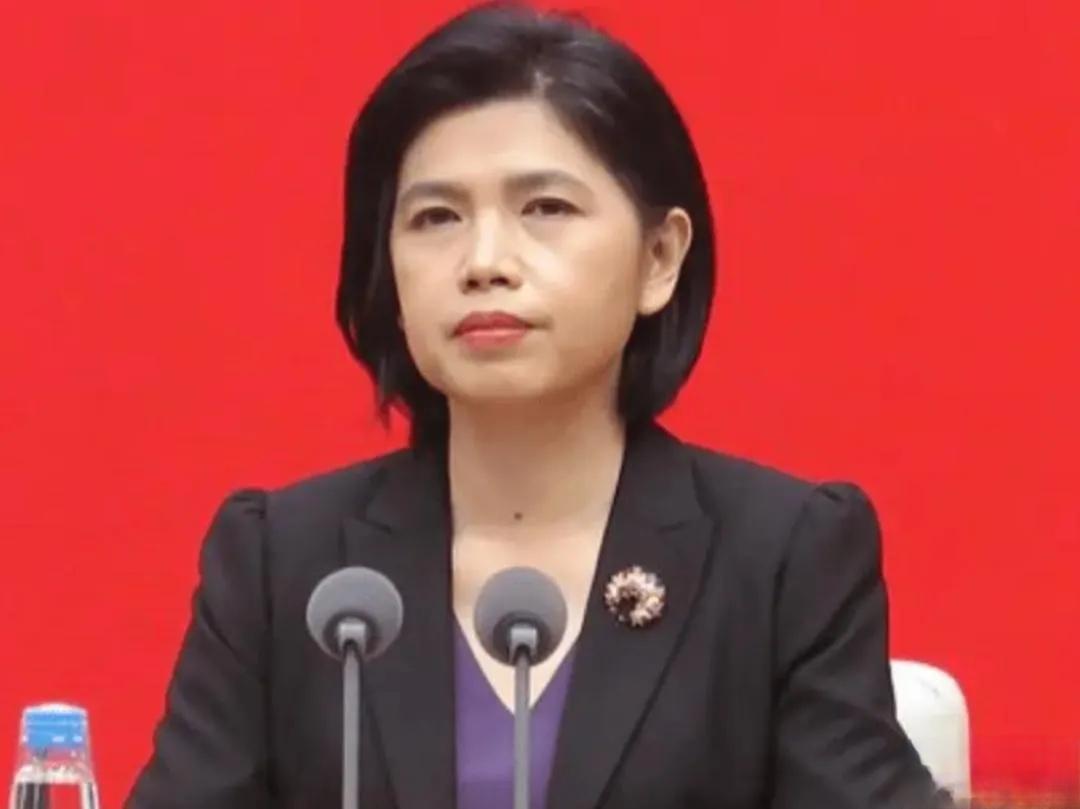 美国人后背一阵发凉！美日德三家全出手，愣是被一个女人硬刚回去了

华盛顿最怕的场