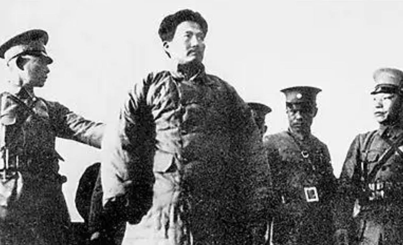 1935年，方志敏因被警卫员魏长发出卖而被捕，半年后英勇就义。那么问题来了，那个