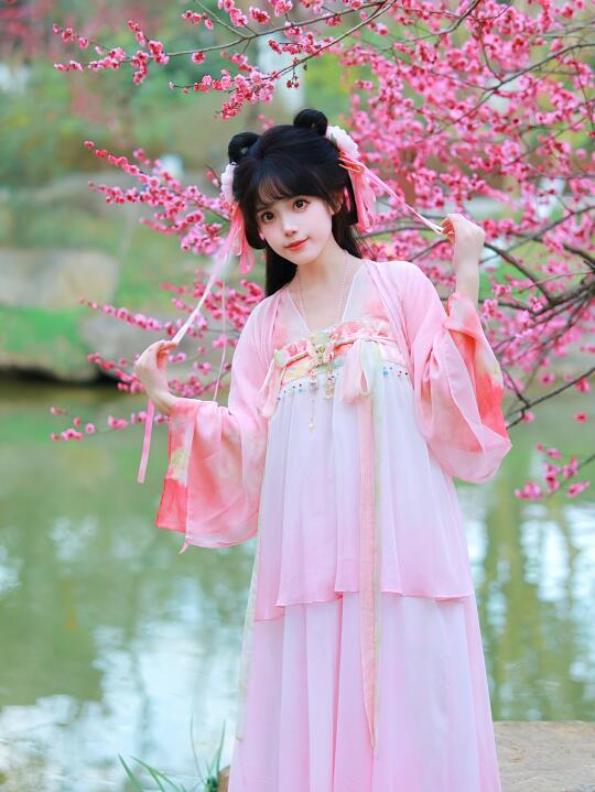 哇，是粉色的桃颜兔兔 ₍ᐢ..ᐢ₎♡🎀