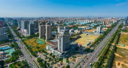 一、先搞清楚这所学校什么来头
山东医药大学的前身是滨州医学院，最早能追溯到194