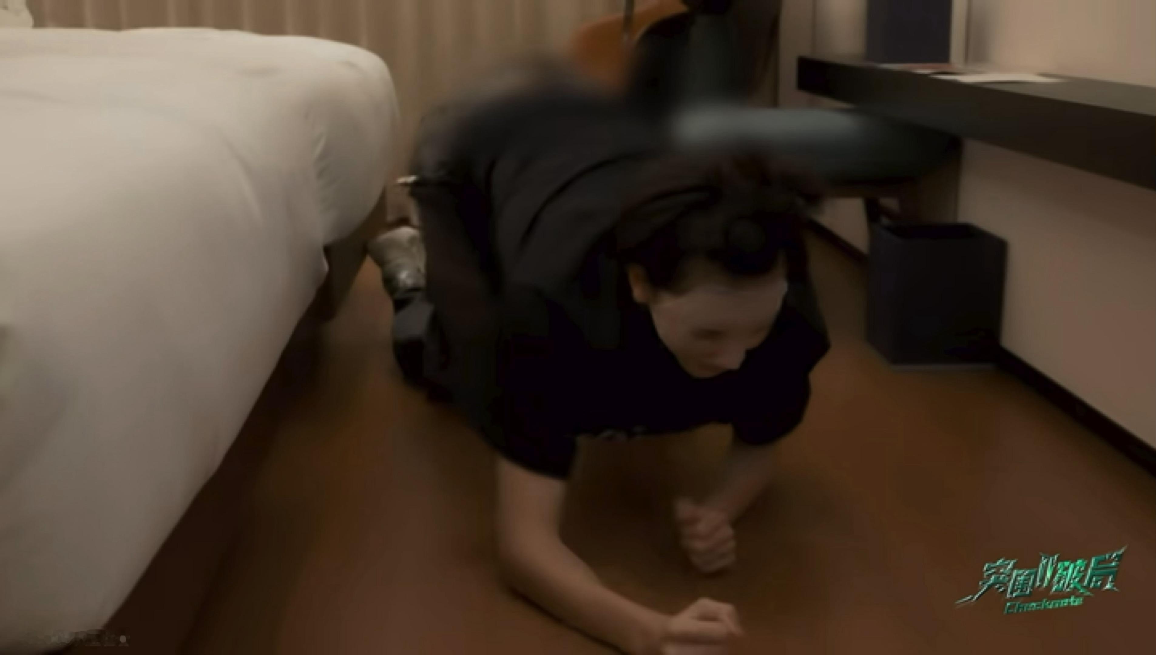 欺负一只面膜小狗？ 