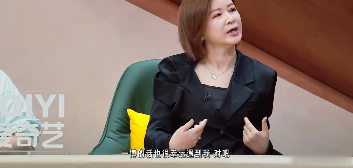 杜华说自己遇到王一博很幸运杜华在综艺《姐姐当家》中大方坦言自己运气很好能遇见王一