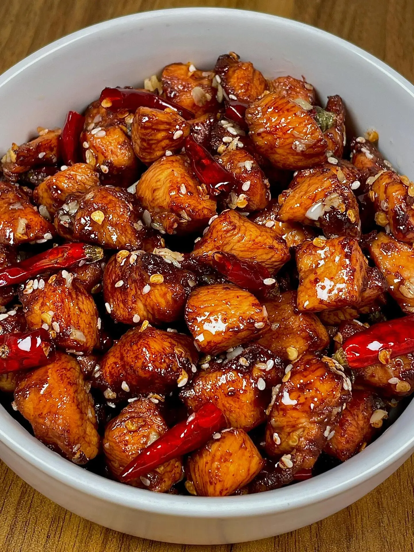 超香的麻辣鸡丁。外焦里嫩，麻辣鲜香，一上桌就秒光！ 配米饭嘎嘎香！直接...