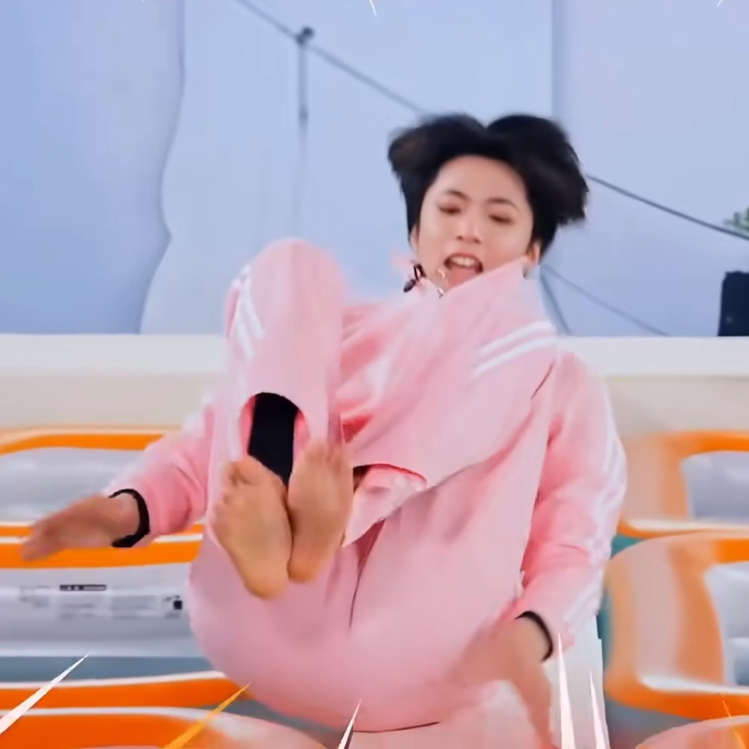刘耀文这是我的西游2 这都不崩。。。。小狗爪子好可爱🐾 