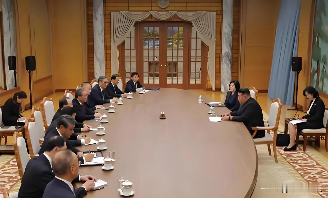 朝鲜劳动党建党80周年纪念，金正恩与前来参加活动的同为社会主义国家的中国、越南、