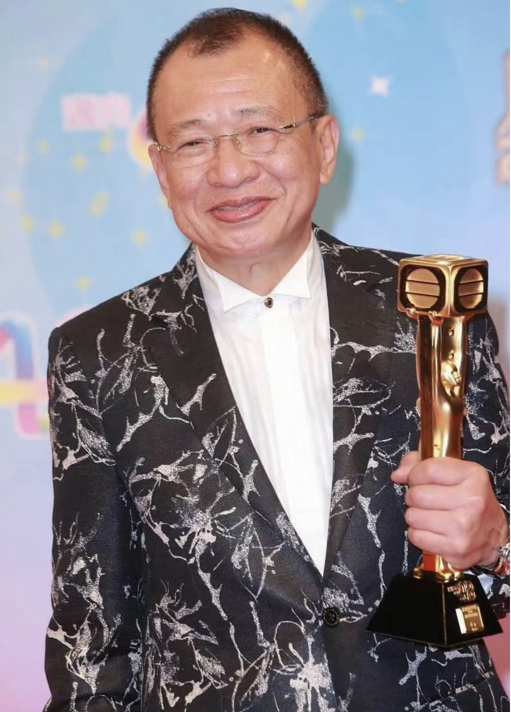 许绍雄希望他能快点醒来，还想看你更多的精彩表演 ​​​