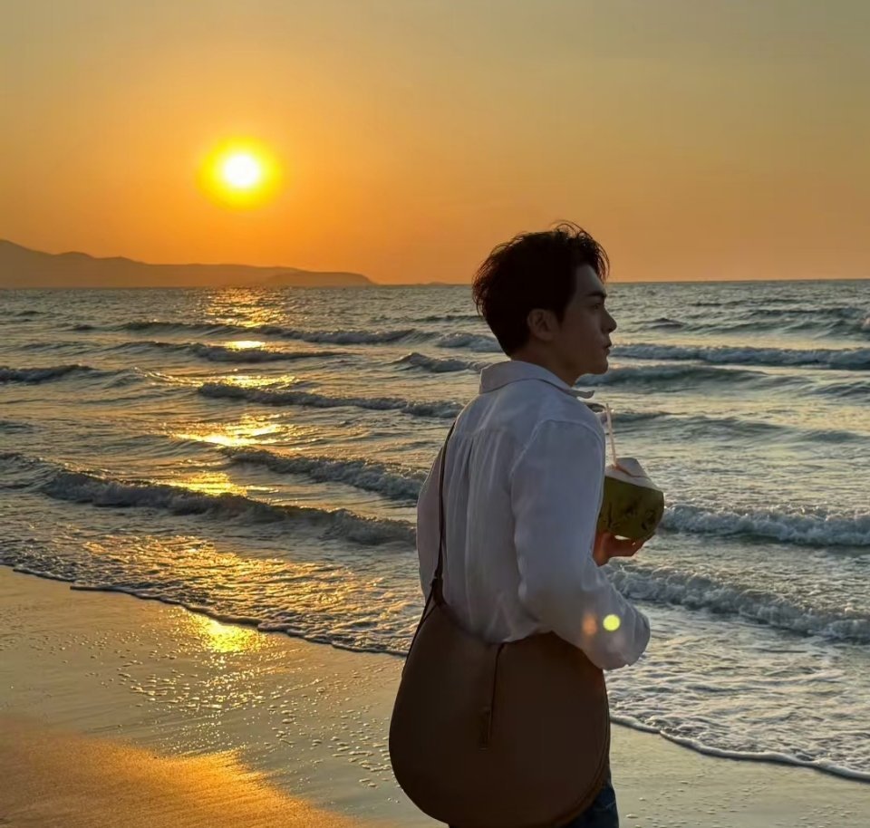 曾舜晞 🧡曾舜晞被夸红温了 💛曾舜晞临江仙 我希望你拥有屏幕内的前途无限的闪