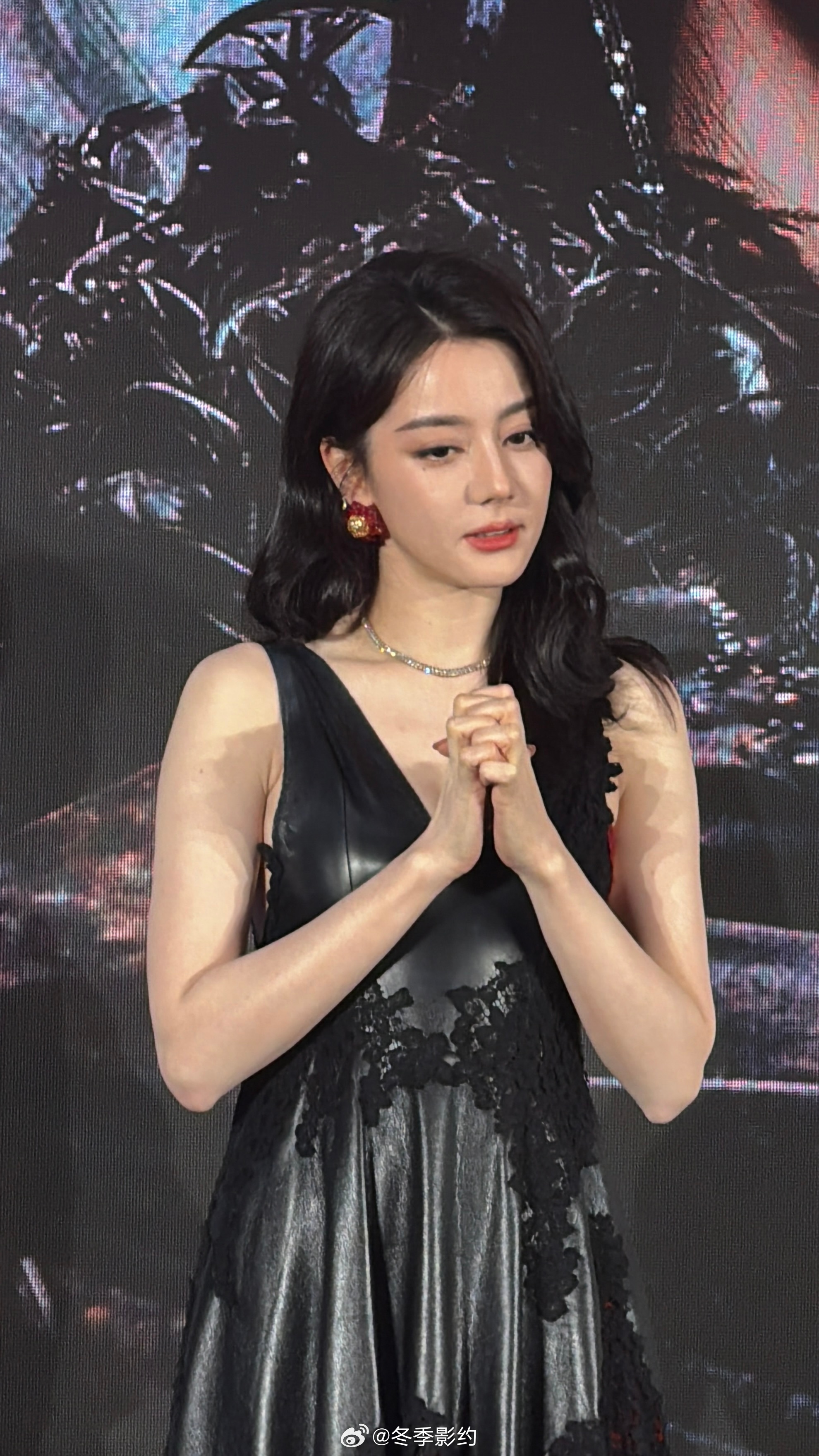 白日提灯官微回应没话题 官博这回应速度也太快了，完全就是段胥本人上号操作。心疼贺