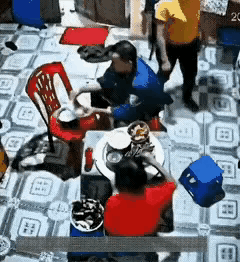情绪不稳定的人，是极其可怕的，因为不知道何时、何地、何因，他以何种形式爆发。