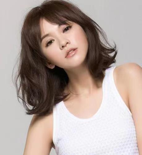 一次，在饭桌上，陈意涵的老公许富强对她说：“没想到我俩会结婚吧！”而陈意涵的一个