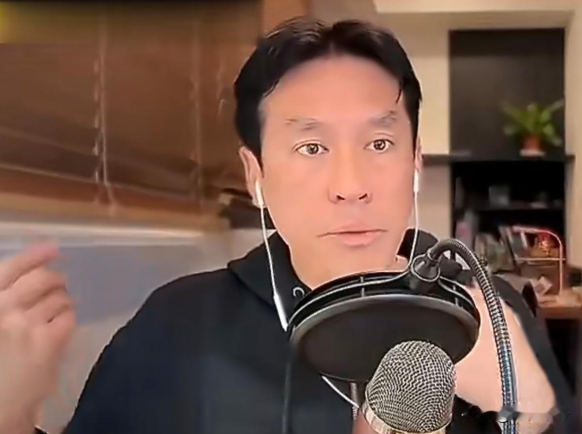 嚣张！绿营名嘴黄暐瀚在直播中叫嚣：讲白了，中国大陆有台湾人向往的生活方式吗？根本