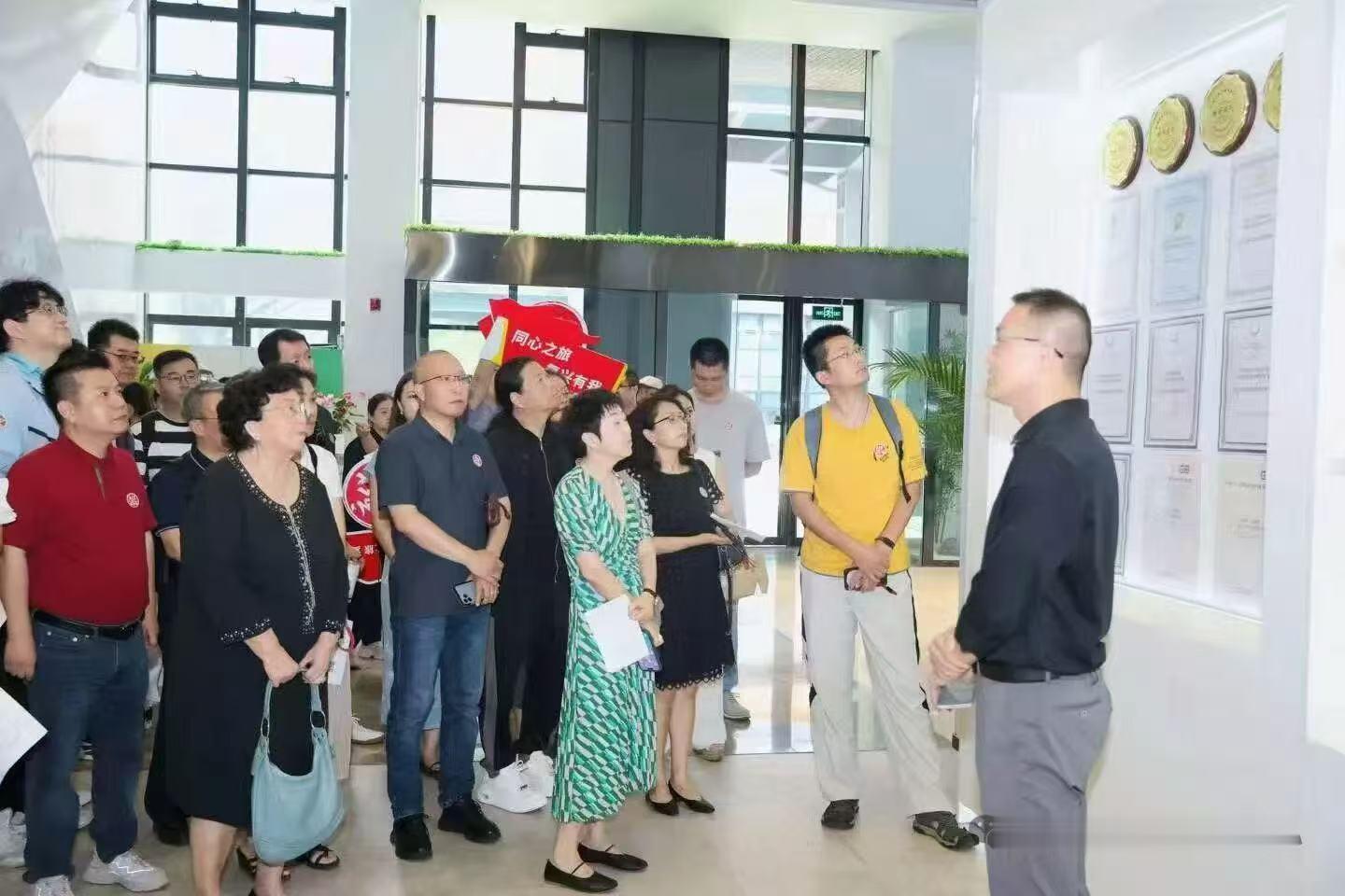 同心之旅 复兴有我深耕AI不能畏惧质疑的声音，黄伟把目光投向产业落地。医疗大模型