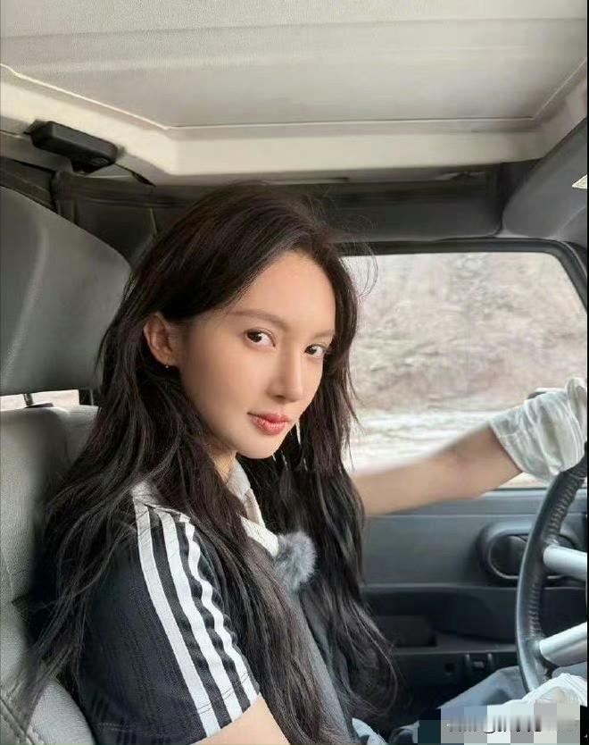 金晨要凉了吗？
一个金晨疑似涉嫌交通肇事逃逸 词条上了热搜，肇事逃逸如果罪名成立