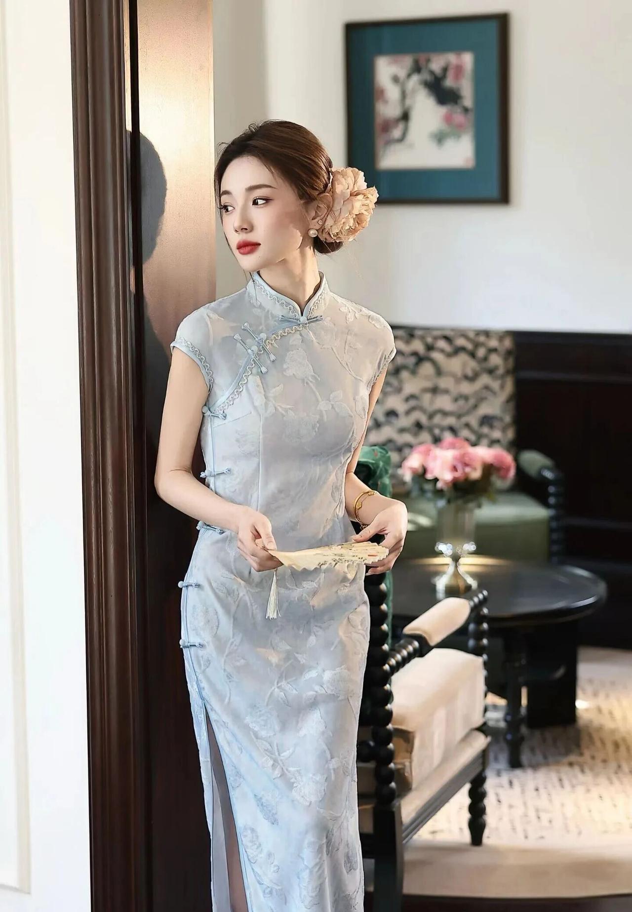 旗袍到底是胖穿好看还是瘦穿好看?这组照片呈现出民国复古、温婉雅致的旗袍美学，少女